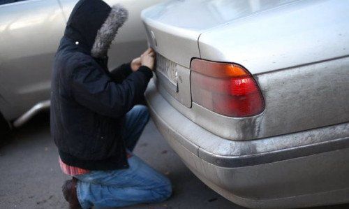 У Тернополі злодії крадуть номери іноземної реєстрації з авто
