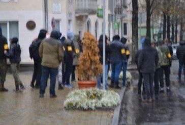 Сесія Тернопільської міської ради: перекрита вулиця, десятки правоохоронців та скандальні питання