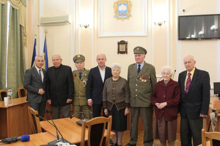 У Тернополі ветеранам ОУН-УПА вручили подяки і цінні подарунки (ФОТО)