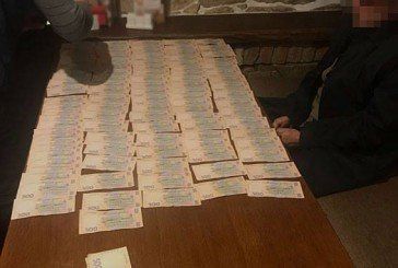 У Тернополі затримали податківців за 400 тисяч гривень хабара (ФОТО)