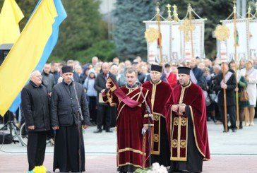 У Тернополі свято Покрови відзначили урочистою ходою на честь Героїв та борців за волю України (ФОТО)
