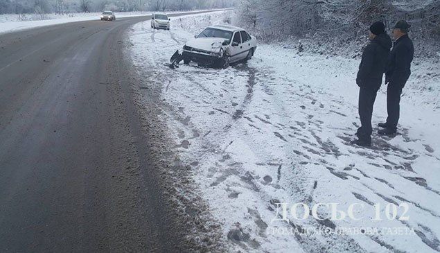 На Тернопільщині перший сніг став причиною ДТП (ФОТО)