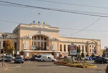Біля Тернопільського залізничного вокзалу жінка порізала собі вени