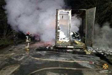 На Тернопільщині згорів вантажний «Mercedes-Benz» (ФОТО)