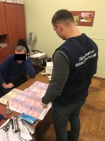 У Тернополі не притягнення підприємця до адмінвідповідальності оцінили у 6 тисяч гривень хабара (ФОТО)