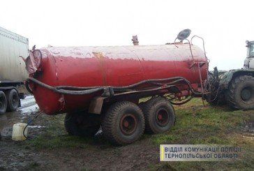 Аграрії Тернопільщини почали мити машини, які виїжджають з полів, аби не забруднювати автошляхи (ФОТО, ВІДЕО)