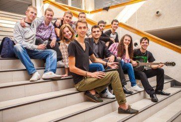 Скільки серед юних жителів Тернопільщини школярів та студентів?