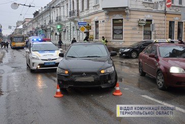 У Тернополі, на вулиці Руській, під колеса авто потрапила жінка (ФОТО)