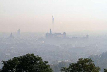 Сусідню державу накрив смог: людей закликають одягти захисні маски