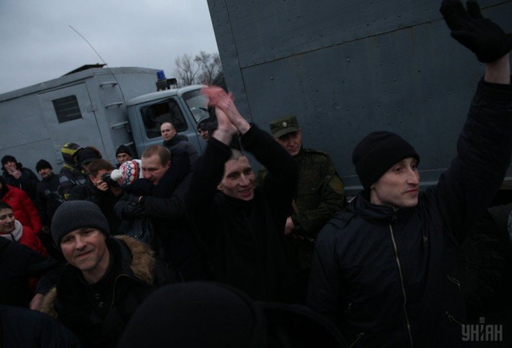 Троє військовополонених з Тернопільщини, яких утримували бойовики, повертаються додому