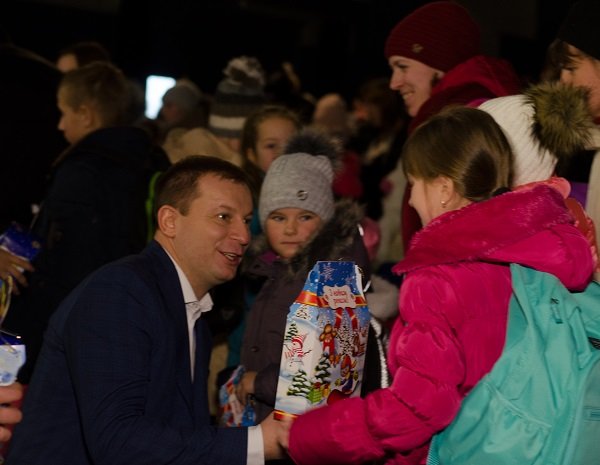 Діти з родин учасників АТО отримали подарунки від української діаспори та керівника Тернопільщини (ФОТО)