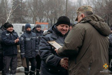 Рятувальники з Тернополя та Дніпра передали різдвяні гостинці своїм колегам в зону АТО (ФОТО)