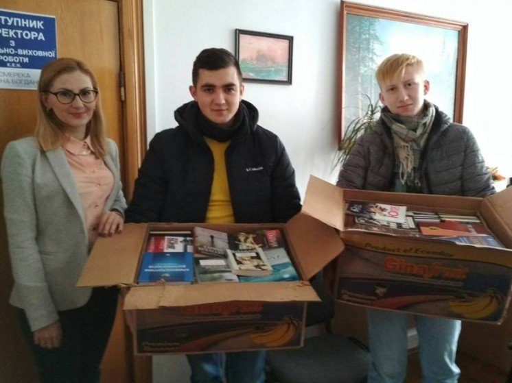 Студенти ТНЕУ зібрали понад 500 книг для бібліотеки Петриківського геріатричного пансіонату (ФОТО)