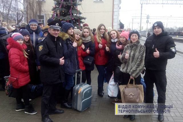 Поліцейські дбатимуть про безпеку дітей з Луганщини і Донеччини, які святкуватимуть Різдво на Тернопільщині (ФОТО)