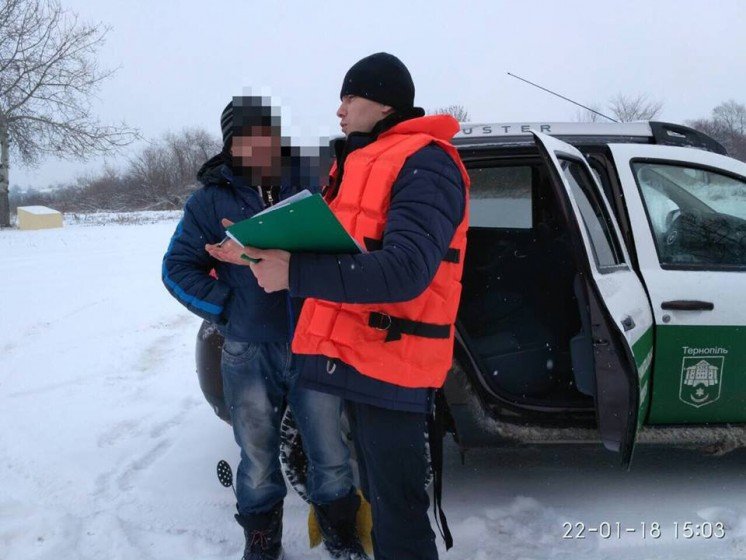 На Тернопільському ставі «пасуться» браконьєри (ФОТО)