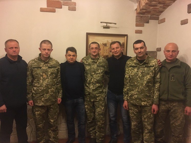 Керівники Тернопільщини зустрілися під час новорічної вечері з бійцями, які повернулися з полону
