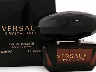 У Тернополі продавець парфумів викрала з магазину дороговартісні духи “Versace”