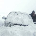 На Кременеччині рятувальники викопували автомобіль якого занесло у сніговий замет