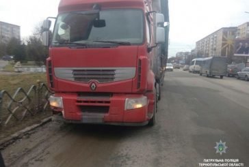 У Тернополі «фура» порвала тролейбусну лінію - водій утік, але… (ФОТО)