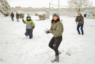 У Тернополі діти та дорослі ліпили сніговиків (ФОТОРЕПОРТАЖ)