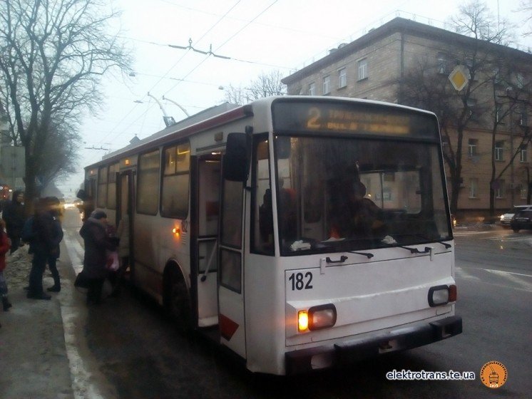 У Тернополі почав курсувати чеський тролейбус «Škoda 14Tr» (ФОТО)