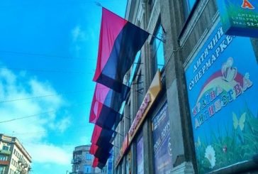На вулицях Тернополя вивісили червоно-чорні стяги (ФОТО)