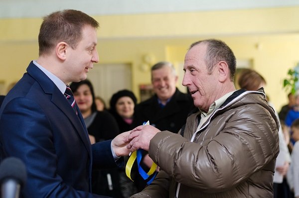 Більше 50 шкіл Тернопільщини отримали нові шкільні автобуси (ФОТО)