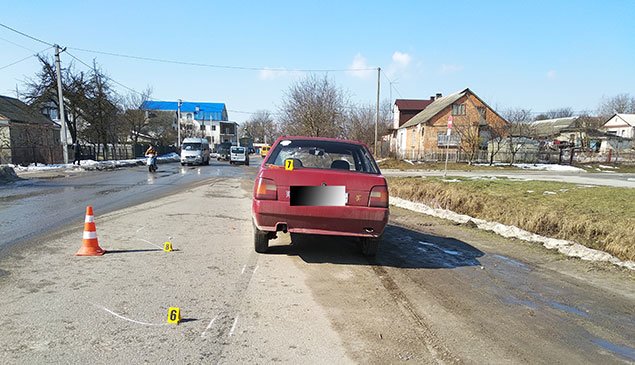 На Кременеччині пенсіонер загинув під колесами “Славути”