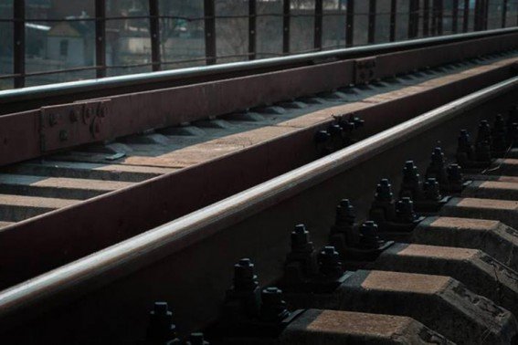 На Тернопільщині потяг зійшов з рейок, причина – крадіжка костилів та металевих підкладок