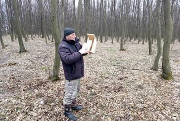 Школярі Язловецької ЗОШ, що на Бучаччині, розвісили понад 70 шпаківень, які лісівники виготовили за зразком колег із Польщі (ФОТО) 
