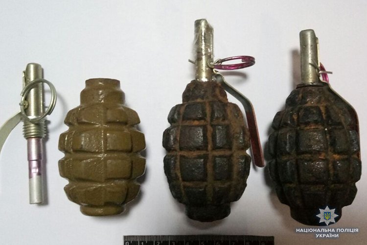 У тернополянина поліція вилучила три гранати (ФОТО)