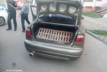 Каналізаційні решітки у багажнику: у Тернополі патрульні затримали викрадачів (ФОТО)