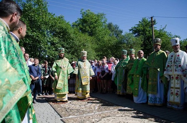 На Тернопілля приїхало кілька сотень прочан, щоб помолитися до Преподобного Амфілохія Почаївського об’єднала