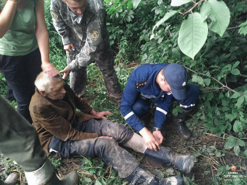 На Тернопільщині рятувальники, поліцейські та жителі шукали 82-річного чоловіка, який пішов за грибами і заблукав (ФОТО)