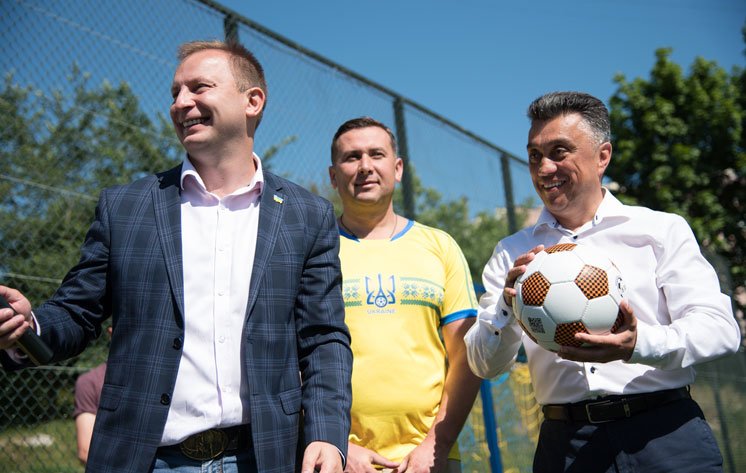 Голова Тернопільської ОДА Степан Барна: «Майже 10 мільйонів гривень держава виділила на будівництво в області футбольних полів зі штучним покриттям»