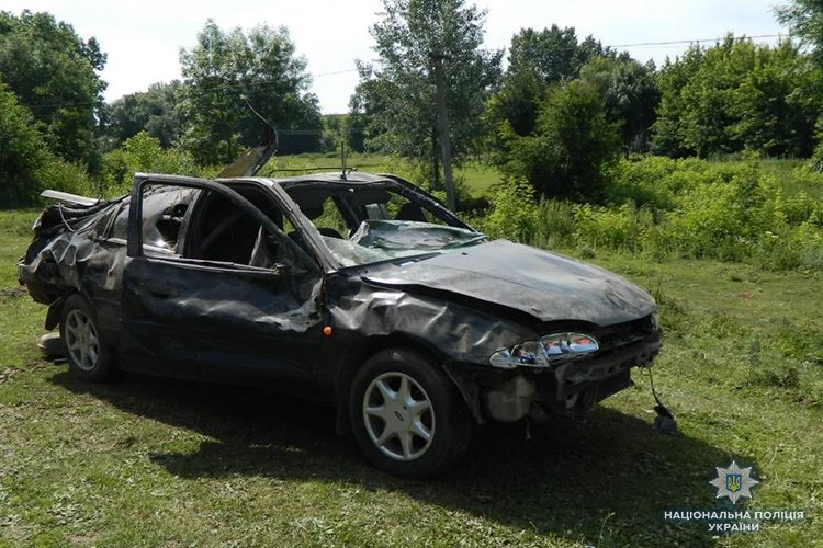 Моторошна аварія на Тернопільщині: тіло водія знайшли в зарослях за 25 метрів від авто (ФОТО)