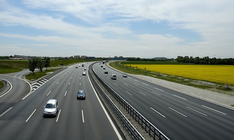 Естонські дороги стали платними для деяких авто