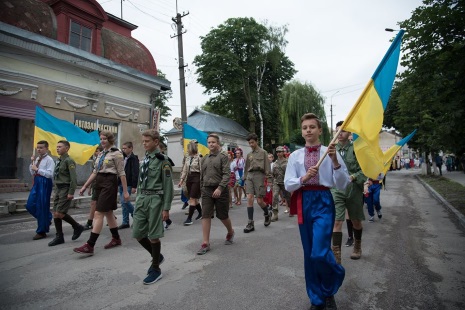 День Конституції на Тернопільщині відзначили урочистою ходою і флешмобом (ФОТО)