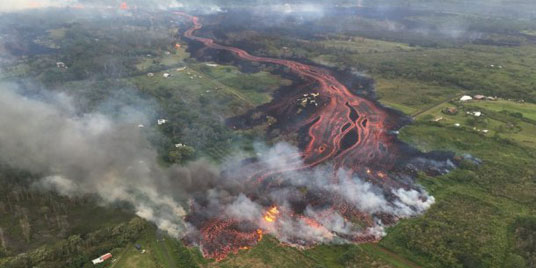 Величезні палаючі тріщини розривають Гаваї на частини