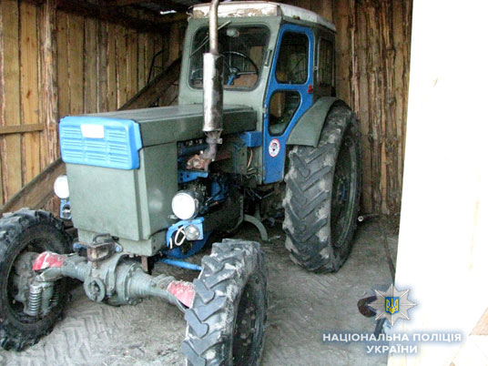 На Рівненщині п`яний чоловік переїхав трактором свою матір (ФОТО)