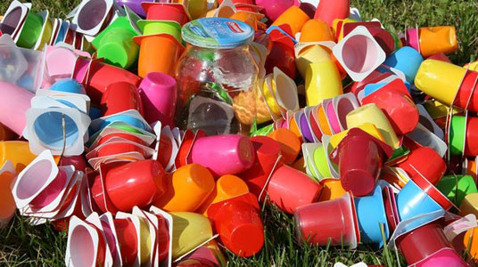 У Молдові заборонять одноразовий пластиковий посуд