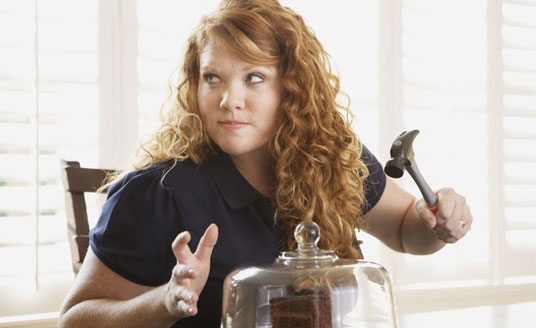 Вставайте з-за столу, коли не доїли: 7 помилок тих, хто хоче схуднути
