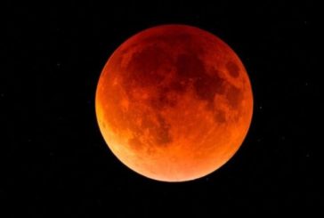 Найдовше місячне затемнення в столітті: коли його побачать в Україні