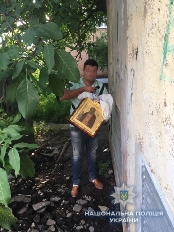 На Київщині поліція затримала злодія який викрав з церкви ікону (ФОТО)
