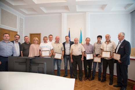 Керівник Тернопільщини вручив сертифікати на придбання житла воїнам-афганцям (ФОТО)