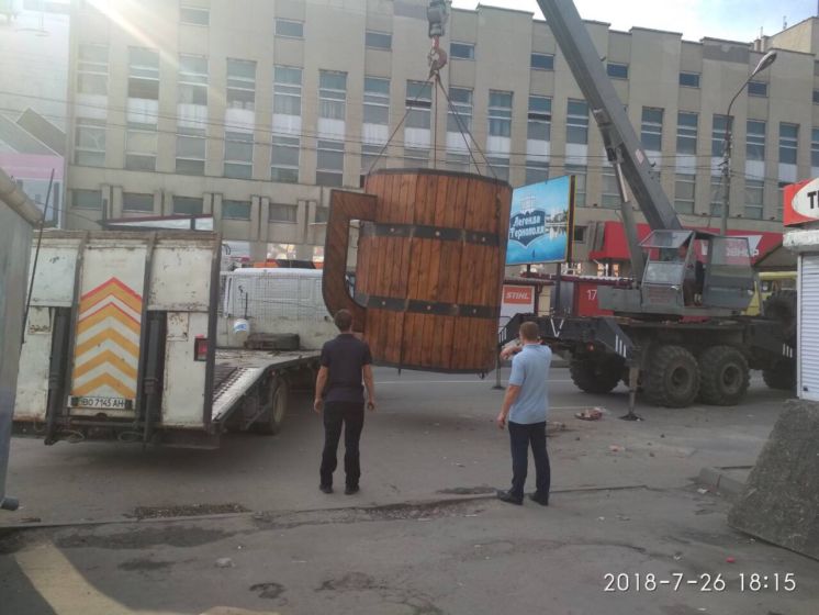 У Тернополі демонтують десяток незаконних МАФів-«кухлів» (ФОТО)