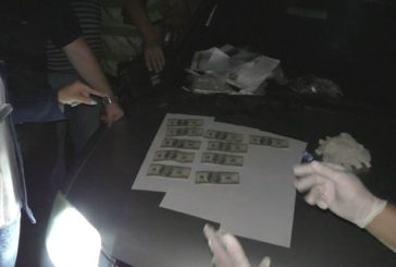 На Тернопільщині затримано посередника з 1000 доларів, які він мав передати поліцейському-хабарнику (ФОТО)