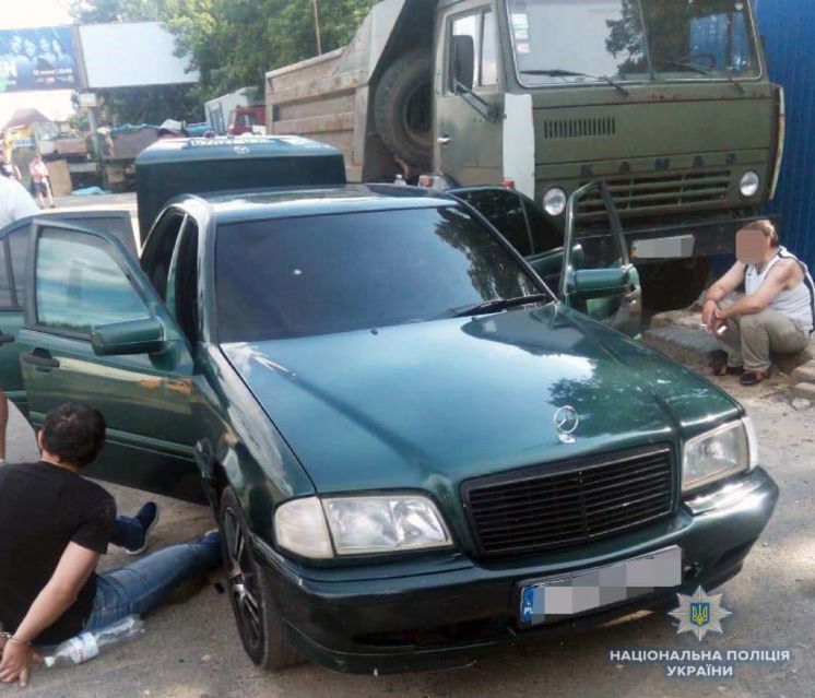 У Києві спіймали чергових джиґітів які пограбували магазин килимів (ФОТО)