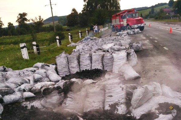 На Бережанщині зайнялася вантажівка з вугіллям (ФОТО)