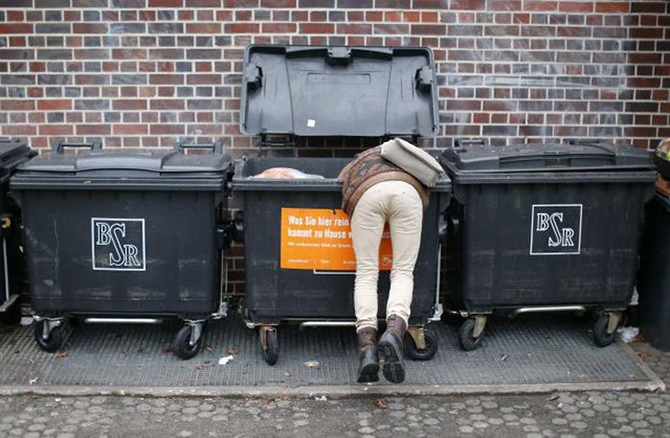 У Нью-Йорку багачка риється на смітниках і «колекціонує» непотріб